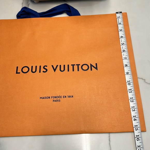 Louis Vuitton bag - Picture 2 of 3